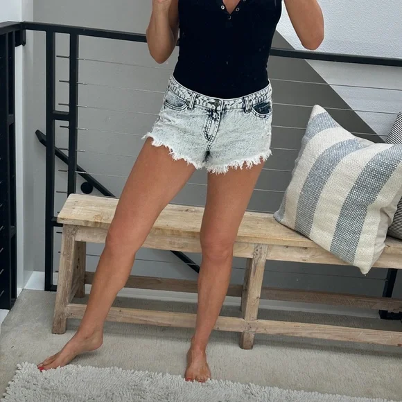Blue Spice Acid Wash Distressed Denim Jean Shorts Frayed Festival Outfit Size 9 - Picture 1 of 13